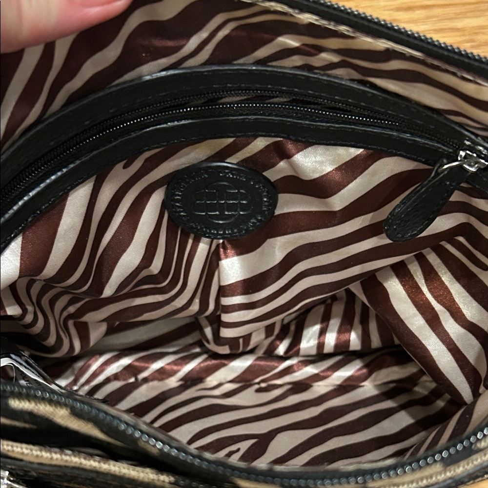 Dana Buchman Black/Tan Zebra Crossbody Bag Purse DB Logo Lined Adjustable Strap - Picture 6 of 9
